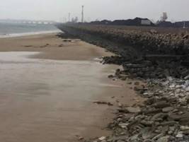 海龙湾生态修复前（左）