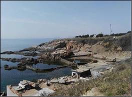 蓝湾整治“清岸线”前（左）