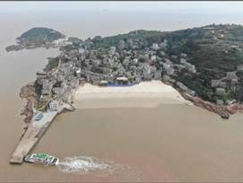 鸡山洋屿沙滩修复后(右)