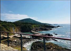 蓝湾整治涵碧楼-金沙滩段“修慢道”后（右）