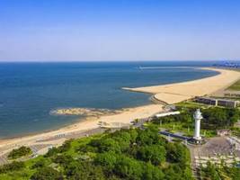 海龙湾生态修复后（右）